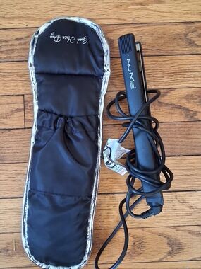 Nume - Black Hair Straightener 1" Flat Iron. Model #HB070 w/storage pouch